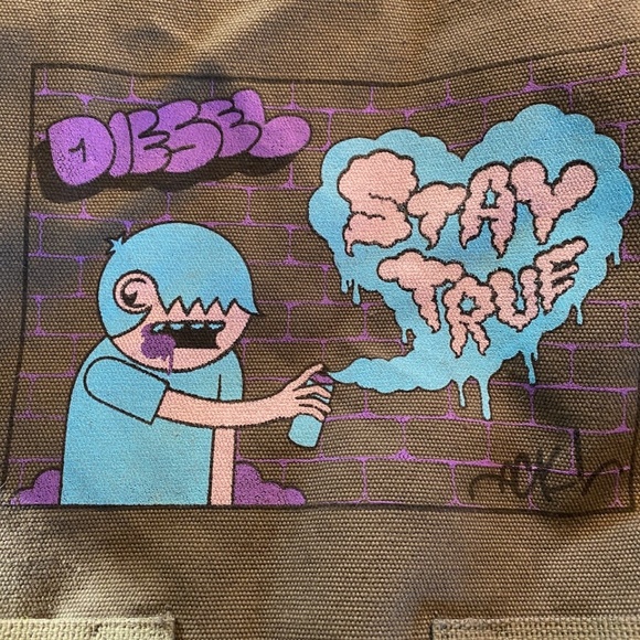 NWOT: For Men or Women:: Diesel "Stay True" Olive Green Messenger Bag - Picture 3 of 8